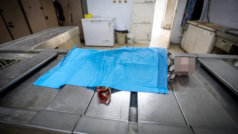 Gazze’de 7 aylık bebek donarak can verdi