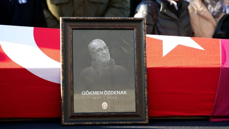 Gökmen Özdenak son yolculuğuna uğurlandı