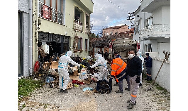 Görükle’de iki katlı çöp ev temizlendi