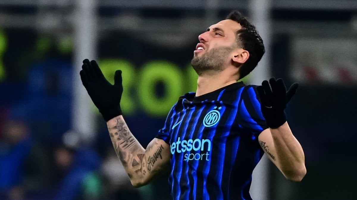 Hakan Çalhanoğlu, bir süre sahalardan uzak kalacak