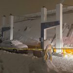 Hakkari’de kar yükü felakete neden oldu: 8 yaralı