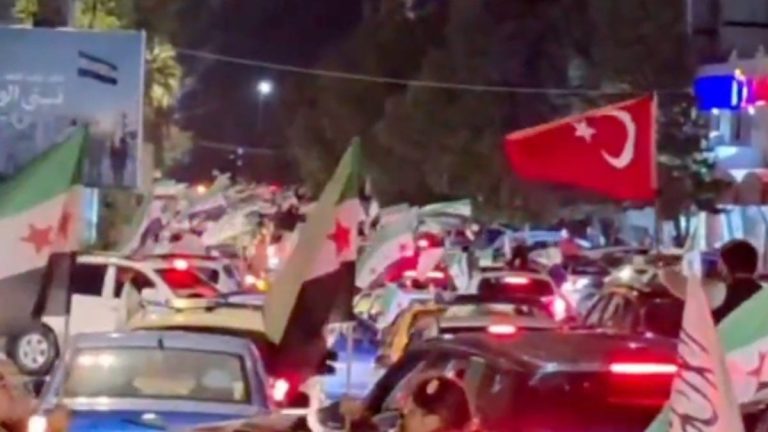 Halep YPG’den temizlendi: Bölgede kutlamalar başladı