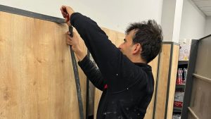 Hatay’da kedinin imdadına itfaiye yetişti