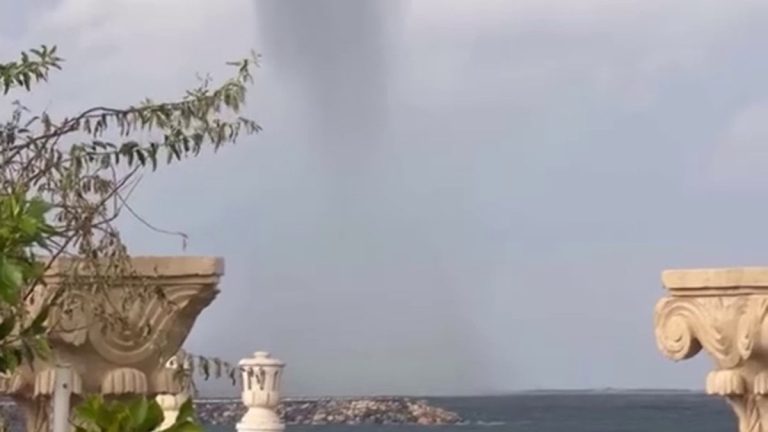 Hatay’da korkutan görüntü: Denizde hortum oluştu