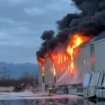 Hatay’da lastik deposunda yangın çıktı