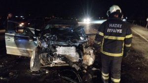 Hatay’da otomobil ile minibüs kafa kafaya çarpıştı: 1 ölü