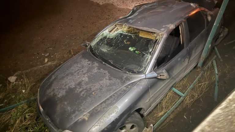 Hatay’da otomobil su kanalına uçtu: 3 yaralı