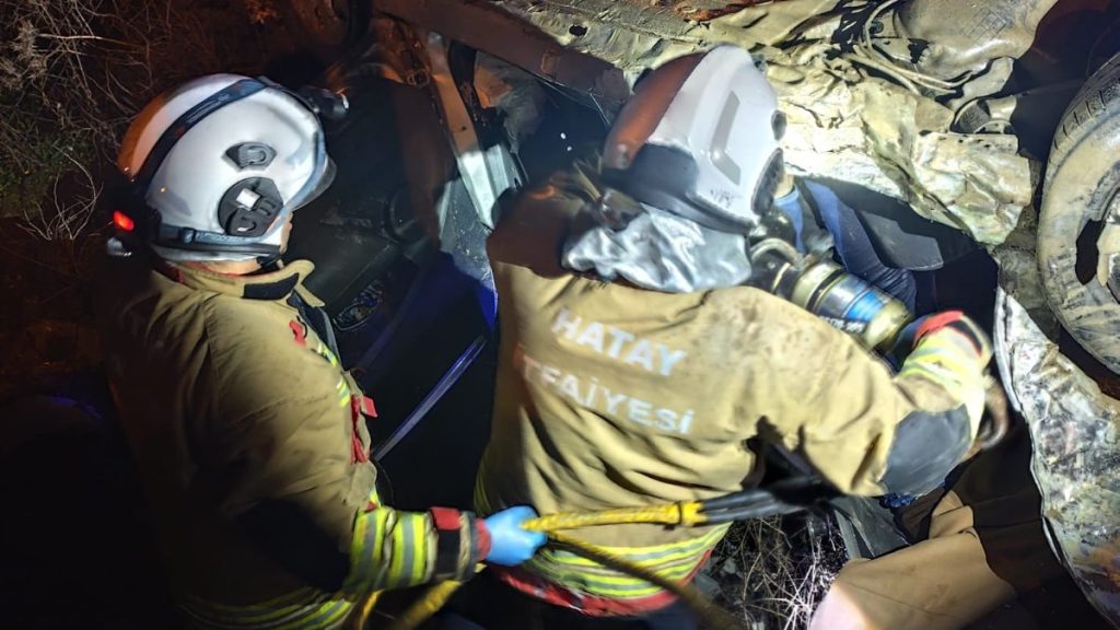 Hatay’da otomobiller çarpıştı: 2 ölü, 3 yaralı