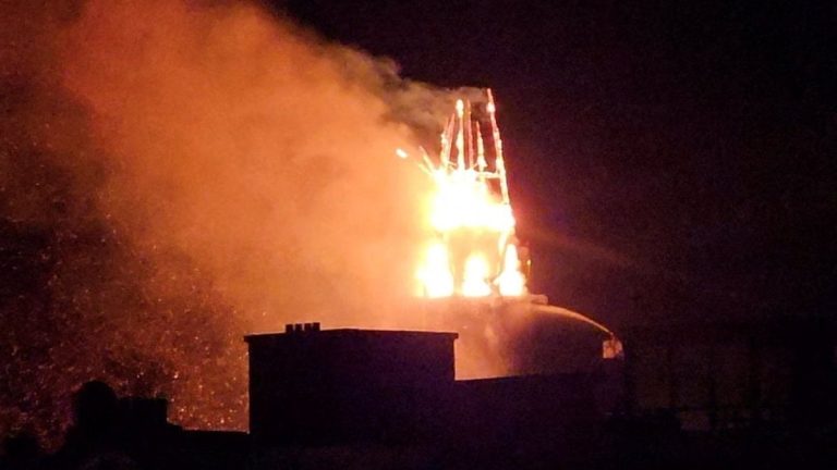 Hollanda’da tarihi Vondelkerk Kilisesi’nde yangın