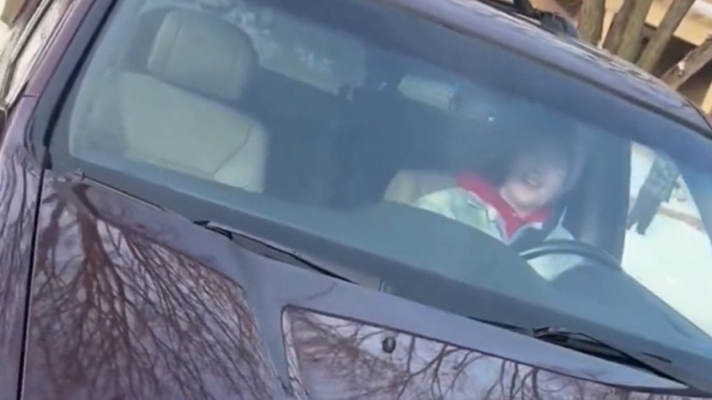 ICE ajanının 37 yaşındaki anneyi vurduğu görüntüler basına sızdı