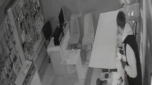 Iğdır’da telefon mağazasına gece baskını: Çok sayıda cihaz çalındı