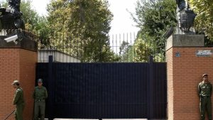 İngiltere, Tahran Büyükelçiliğini geçici olarak kapattı