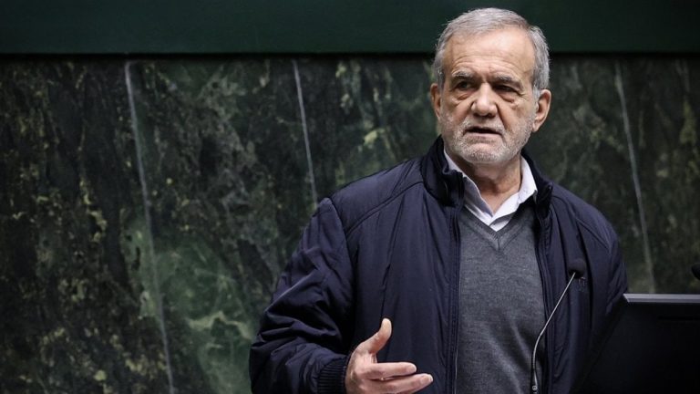 İran Cumhurbaşkanı: İnsanlar memnun değilse bu bizim hatamızdır