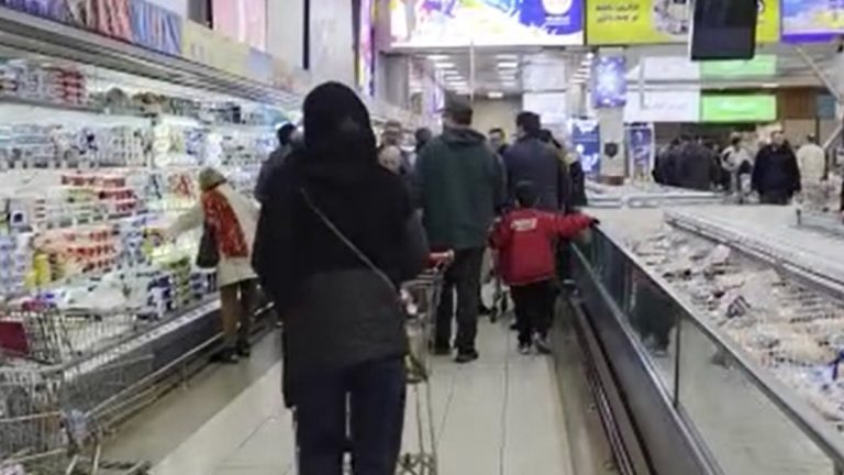 İran’da artan yaşam pahalılığıyla mücadeleye ‘Kalabarg’ çözümü