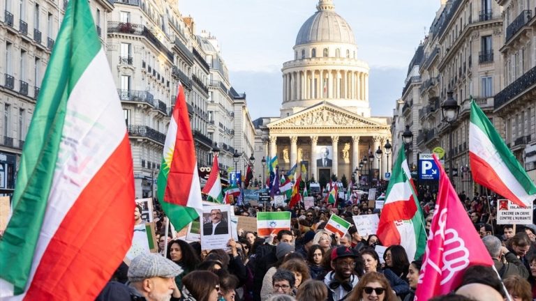 İran’da protestolar büyüyor: İnternet tamamen kesilecek