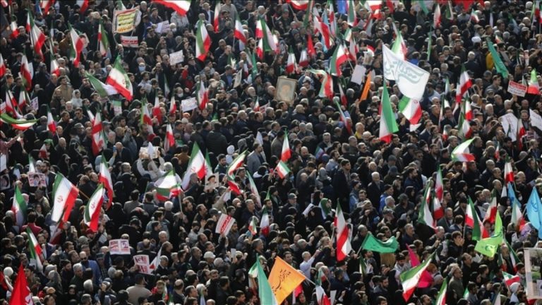 İran’daki olaylarda ölenlerin sayısı 3 bin 300’ü aştı