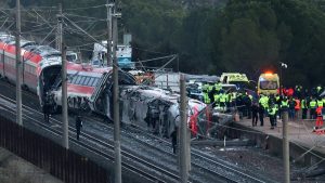 İspanya’da iki hızlı trenin karıştığı kazada ölü sayısı 40’ı buldu