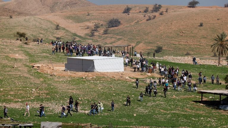 İsrail, Batı Şeria’da Filistinlilere ait 700 dönüm araziye el koydu