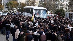 İsrail, Gazze’de 10 Filistinli esiri daha serbest bıraktı