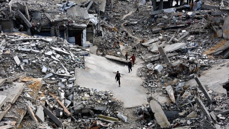 İsrail Gazze’de işgal ettiği bölgelere saldırılarını sürdürüyor