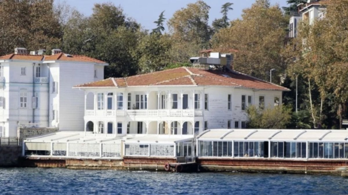 İstanbul Boğazı’ndaki 200 yıllık tarihi yalı rekor fiyata satışa çıktı