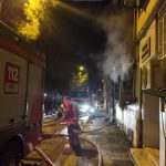 İstanbul Kadıköy’de apartmanda çıkan yangında 1’i ağır 8 kişi yaralandı