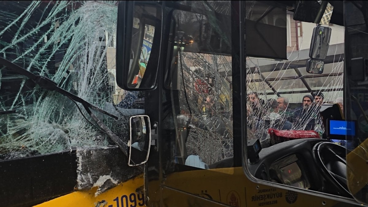 İstanbul’da 2 İETT otobüsü kafa kafaya çarpıştı