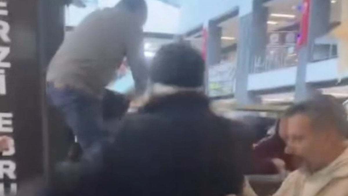 İstanbul’da alışveriş merkezinde ‘yer kiralama’ kavgası