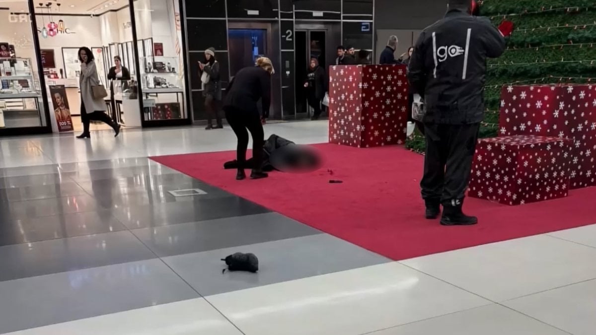İstanbul’da AVM’de 2. kattan düşen genç, kurtarılamadı