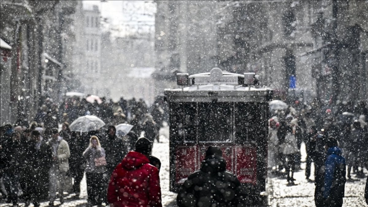 İstanbul’da bazı noktalarda kar kalınlığı yer yer 10 santimetreyi buldu