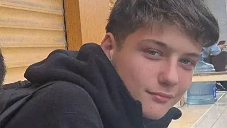 İstanbul’da bıçaklı kavgada öldürülen 16 yaşındaki çocuğun annesi konuştu