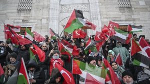 İstanbul’da binler Galata Köprüsü’nde bir araya geldi: Dualar semaya yükseldi