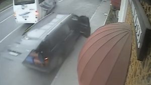 İstanbul’da el frenini çekmeyi unuttu: Faciadan kıl payı dönüldü