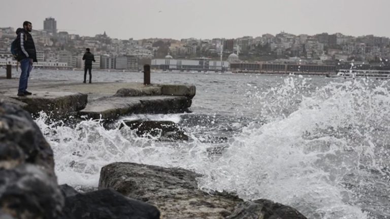 İstanbul’da fırtına etkili oldu: Valilik bilançoyu açıkladı