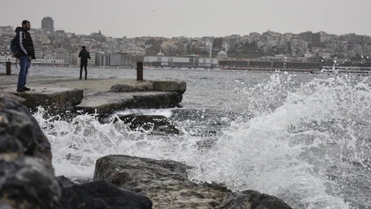 İstanbul’da fırtına etkili oldu: Valilik bilançoyu açıkladı