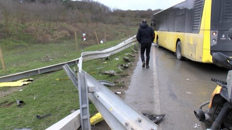 İstanbul’da İETT otobüsü bariyerlere çarptı