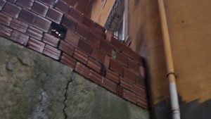 İstanbul’da istinat duvarı çöktü: Bir dairede hasar oluştu