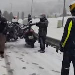 İstanbul’da kar yağışı trafiği felç etti: Motorcular yolda kaldı
