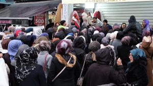 İstanbul’da mağaza açılışında indirim çılgınlığı