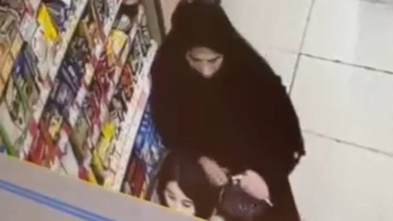 İstanbul’da market çalışanının cep telefonunu çaldı: Alışveriş yapıp kaçtı