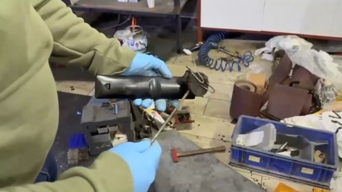 İstanbul’da ruhsatsız silah atölyesine operasyon