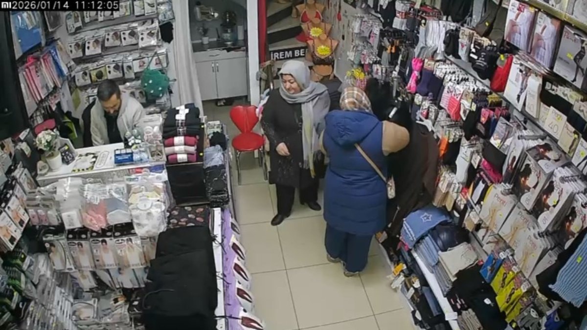İstanbul’da sahte dövizle alışveriş yapmaya çalışan 2 kadını iş yerinden kovdu