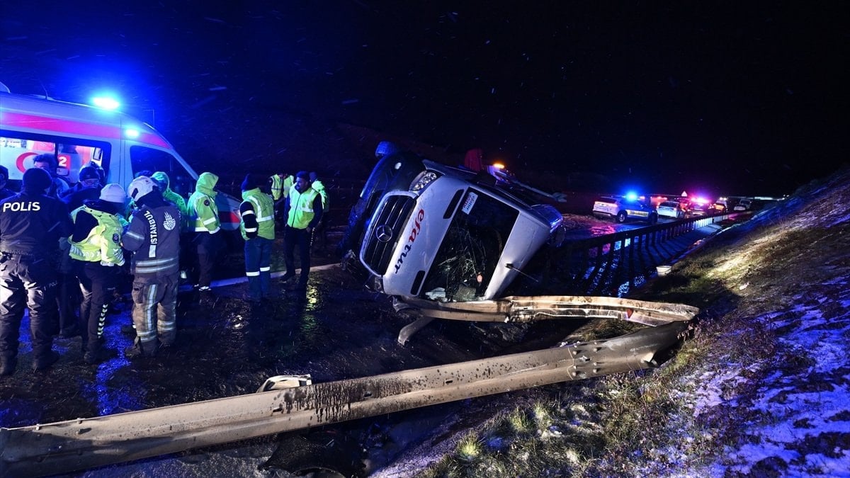 İstanbul’da servis minibüsü devrildi: 11 kişi yaralandı