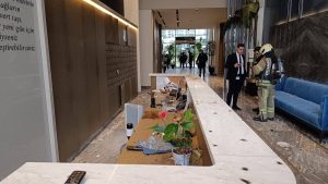 İstanbul’da siteye bırakılan kargo paketi patladı: 2 yaralı