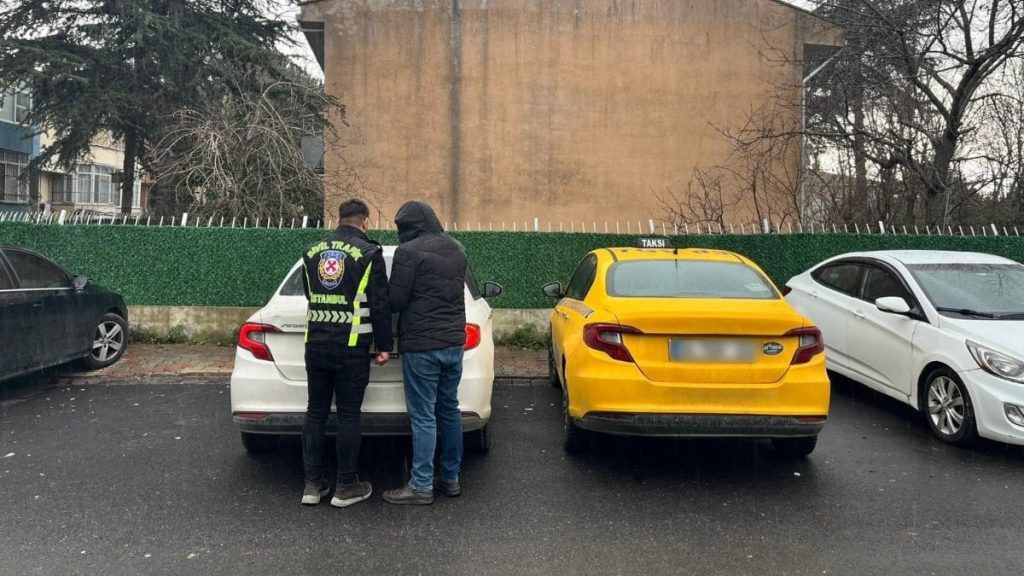 İstanbul’da taksicinin yolcu seçtiği iddiası: Araç trafikten men edildi