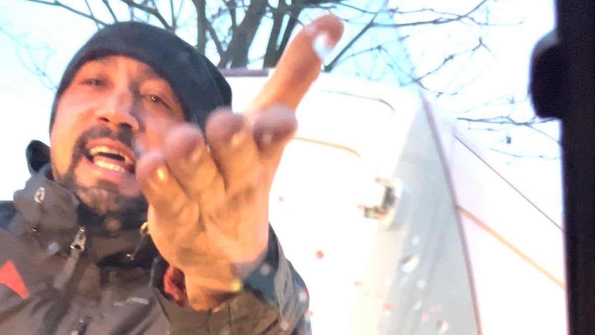 İstanbul’da tartıştığı sürücüyü tehdit etti