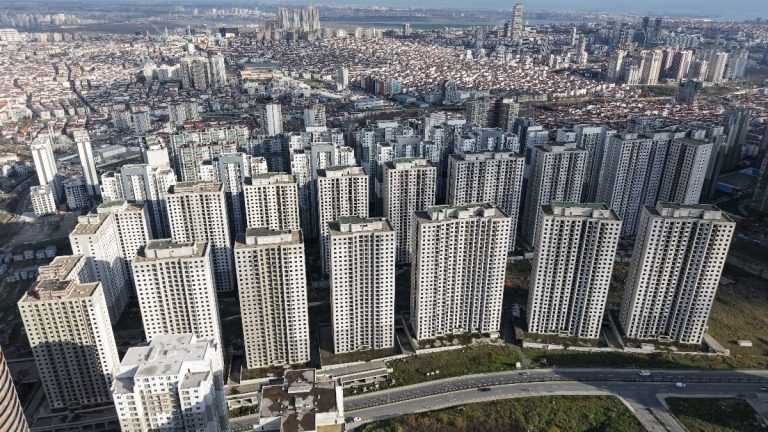 İstanbul’un “gökdelen mezarlığı”