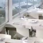 İtalya’da restoranı dev dalgaların vurduğu anlar kamerada