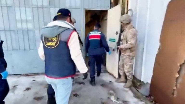 İzmir’de 1 ton 625 kilo uyuşturucu ham maddesi ele geçirildi