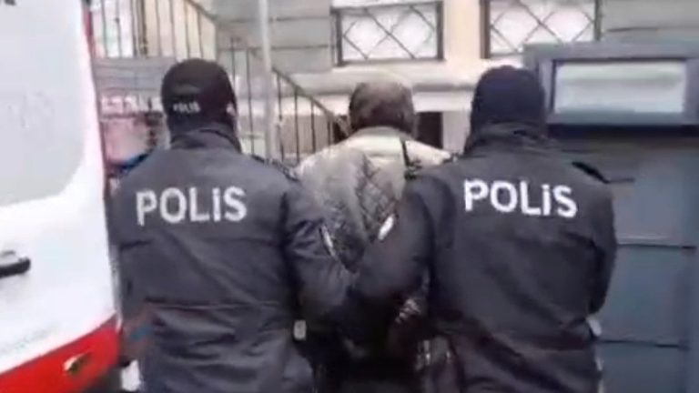 İzmir’de 24 yıl hapis cezasıyla aranan şahıs yakalandı